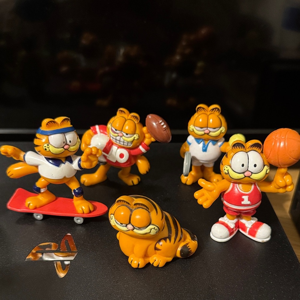 Garfield Action Figure Set - Orange and Red